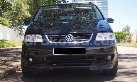 Acheter Occasion Voiture Volkswagen Touran Noir à Antananarivo, Analamanga Acheter Occasion Voiture Volkswagen Touran Noir à Antananarivo, Analamanga