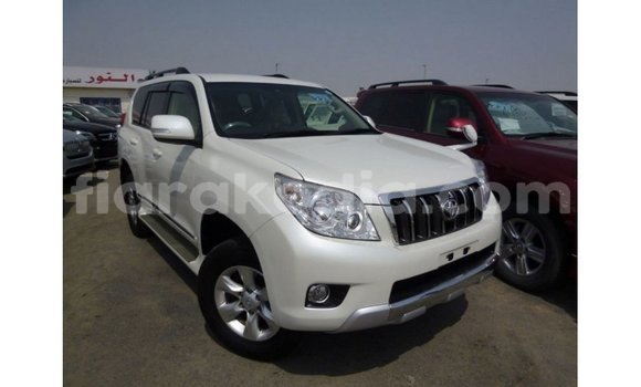 Acheter Import Voiture Toyota Prado Blanc à Import - Dubai, Diana Acheter Import Voiture Toyota Prado Blanc à Import - Dubai, Diana
