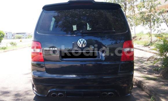 Acheter Occasion Voiture Volkswagen Touran Noir à Antananarivo, Analamanga Acheter Occasion Voiture Volkswagen Touran Noir à Antananarivo, Analamanga