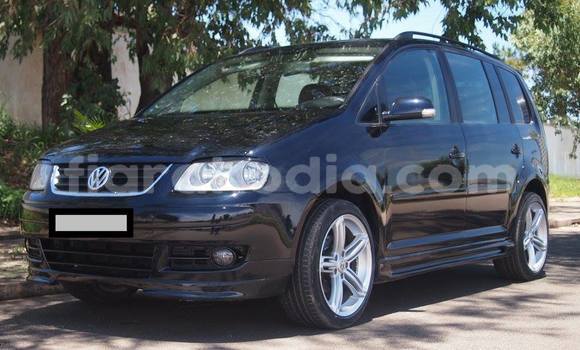 Acheter Occasion Voiture Volkswagen Touran Noir à Antananarivo, Analamanga Acheter Occasion Voiture Volkswagen Touran Noir à Antananarivo, Analamanga