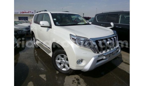 Acheter Import Voiture Toyota Prado Blanc à Import - Dubai, Diana Acheter Import Voiture Toyota Prado Blanc à Import - Dubai, Diana