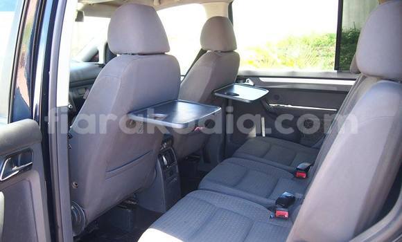Acheter Occasion Voiture Volkswagen Touran Noir à Antananarivo, Analamanga Acheter Occasion Voiture Volkswagen Touran Noir à Antananarivo, Analamanga