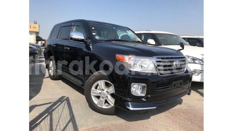 Big with watermark toyota land cruiser diana import dubai 5461