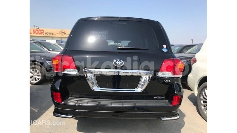 Big with watermark toyota land cruiser diana import dubai 5461