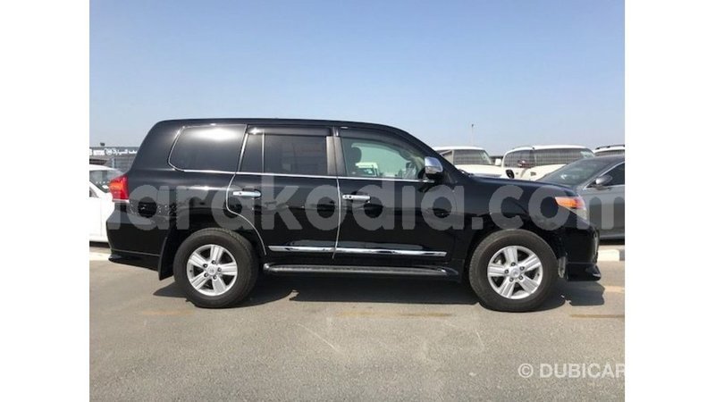 Big with watermark toyota land cruiser diana import dubai 5461