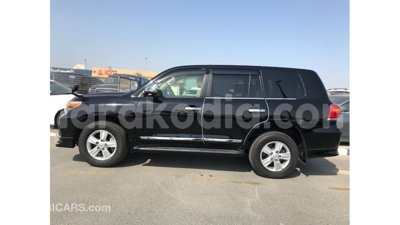 Big with watermark toyota land cruiser diana import dubai 5461