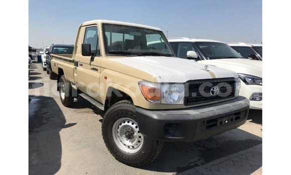 Acheter Import Voiture Toyota Land Cruiser Beige à Import - Dubai, Diana Acheter Import Voiture Toyota Land Cruiser Beige à Import - Dubai, Diana