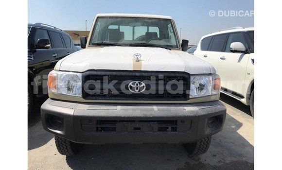 Acheter Import Voiture Toyota Land Cruiser Beige à Import - Dubai, Diana Acheter Import Voiture Toyota Land Cruiser Beige à Import - Dubai, Diana