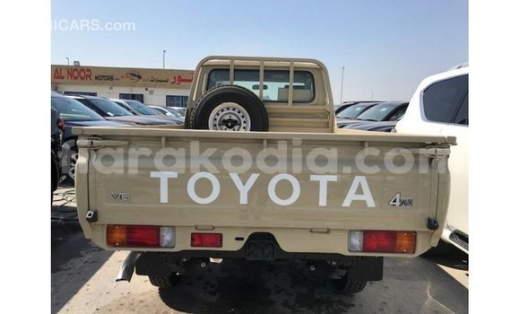 Acheter Import Voiture Toyota Land Cruiser Beige à Import - Dubai, Diana Acheter Import Voiture Toyota Land Cruiser Beige à Import - Dubai, Diana