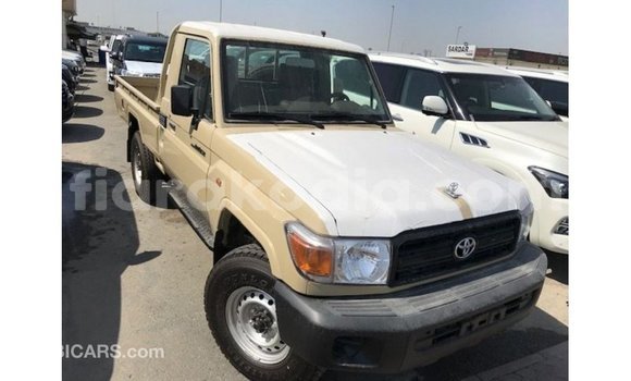 Acheter Import Voiture Toyota Land Cruiser Beige à Import - Dubai, Diana Acheter Import Voiture Toyota Land Cruiser Beige à Import - Dubai, Diana