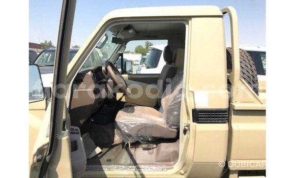 Acheter Import Voiture Toyota Land Cruiser Beige à Import - Dubai, Diana Acheter Import Voiture Toyota Land Cruiser Beige à Import - Dubai, Diana