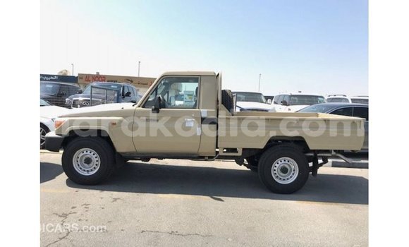 Acheter Import Voiture Toyota Land Cruiser Beige à Import - Dubai, Diana Acheter Import Voiture Toyota Land Cruiser Beige à Import - Dubai, Diana