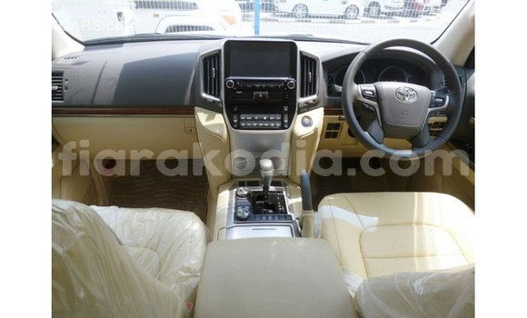 Acheter Import Voiture Toyota Land Cruiser Blanc à Import - Dubai, Diana Acheter Import Voiture Toyota Land Cruiser Blanc à Import - Dubai, Diana