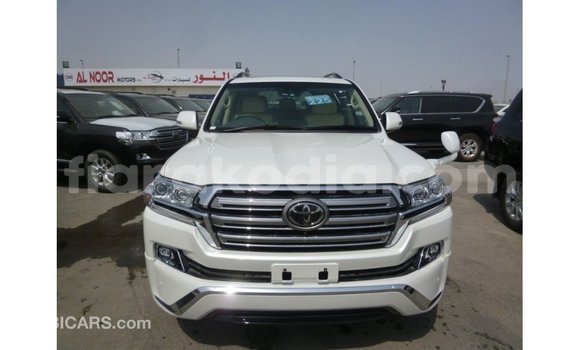 Acheter Import Voiture Toyota Land Cruiser Blanc à Import - Dubai, Diana Acheter Import Voiture Toyota Land Cruiser Blanc à Import - Dubai, Diana