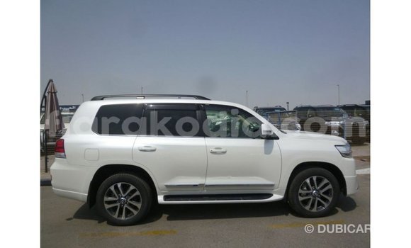 Acheter Import Voiture Toyota Land Cruiser Blanc à Import - Dubai, Diana Acheter Import Voiture Toyota Land Cruiser Blanc à Import - Dubai, Diana