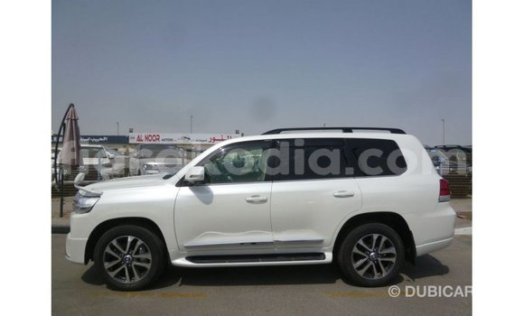 Acheter Import Voiture Toyota Land Cruiser Blanc à Import - Dubai, Diana Acheter Import Voiture Toyota Land Cruiser Blanc à Import - Dubai, Diana