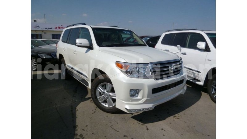 Big with watermark toyota land cruiser diana import dubai 5469