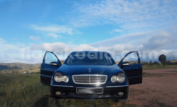 Buy Used Mercedes‒Benz C–Class Blue Car in Antananarivo in Analamanga