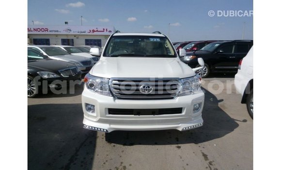 Acheter Import Voiture Toyota Land Cruiser Blanc à Import - Dubai, Diana Acheter Import Voiture Toyota Land Cruiser Blanc à Import - Dubai, Diana