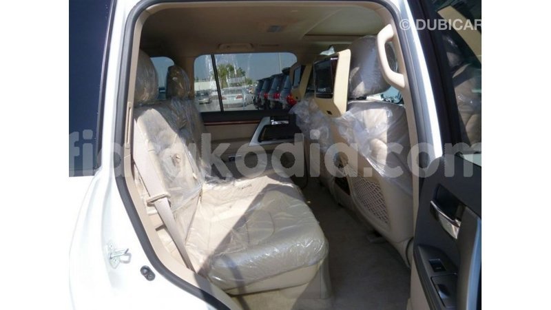 Big with watermark toyota land cruiser diana import dubai 5469