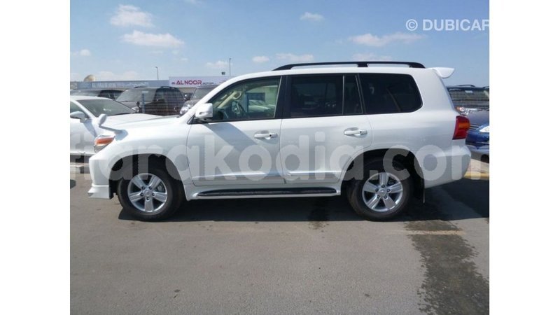 Big with watermark toyota land cruiser diana import dubai 5469