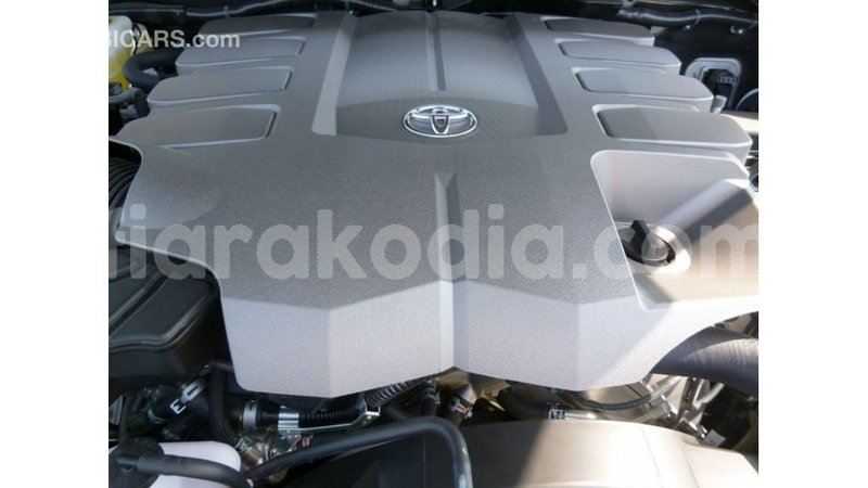 Big with watermark toyota land cruiser diana import dubai 5469