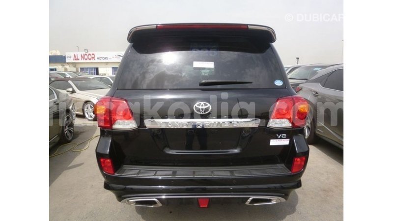 Big with watermark toyota land cruiser diana import dubai 5470