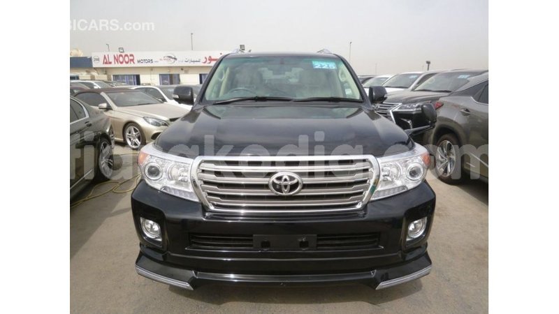 Big with watermark toyota land cruiser diana import dubai 5470