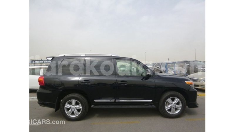 Big with watermark toyota land cruiser diana import dubai 5470