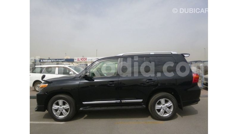 Big with watermark toyota land cruiser diana import dubai 5470