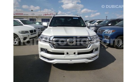 Acheter Import Voiture Toyota Land Cruiser Blanc à Import - Dubai, Diana Acheter Import Voiture Toyota Land Cruiser Blanc à Import - Dubai, Diana