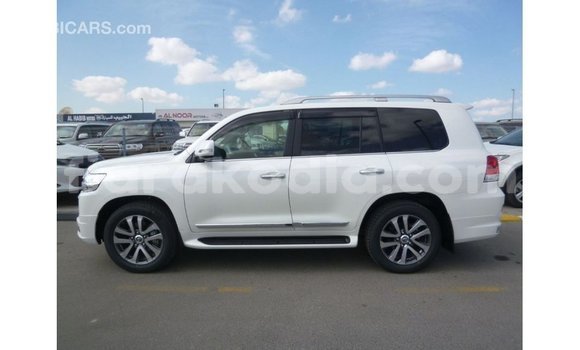 Acheter Import Voiture Toyota Land Cruiser Blanc à Import - Dubai, Diana Acheter Import Voiture Toyota Land Cruiser Blanc à Import - Dubai, Diana