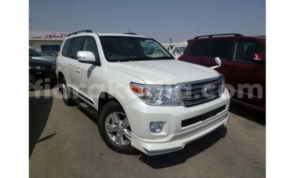 Acheter Import Voiture Toyota Land Cruiser Blanc à Import - Dubai, Diana Acheter Import Voiture Toyota Land Cruiser Blanc à Import - Dubai, Diana