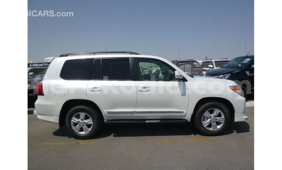 Acheter Import Voiture Toyota Land Cruiser Blanc à Import - Dubai, Diana Acheter Import Voiture Toyota Land Cruiser Blanc à Import - Dubai, Diana