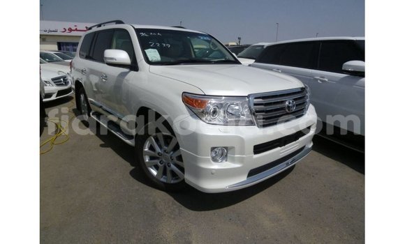 Acheter Import Voiture Toyota Land Cruiser Blanc à Import - Dubai, Diana Acheter Import Voiture Toyota Land Cruiser Blanc à Import - Dubai, Diana