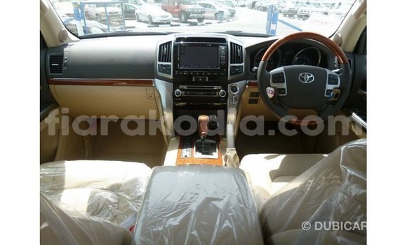 Acheter Import Voiture Toyota Land Cruiser Blanc à Import - Dubai, Diana Acheter Import Voiture Toyota Land Cruiser Blanc à Import - Dubai, Diana