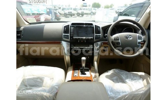 Acheter Import Voiture Toyota Land Cruiser Blanc à Import - Dubai, Diana Acheter Import Voiture Toyota Land Cruiser Blanc à Import - Dubai, Diana
