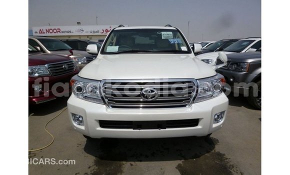 Acheter Import Voiture Toyota Land Cruiser Blanc à Import - Dubai, Diana Acheter Import Voiture Toyota Land Cruiser Blanc à Import - Dubai, Diana