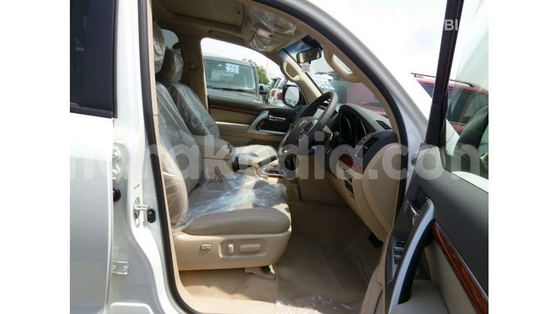 Big with watermark toyota land cruiser diana import dubai 5476