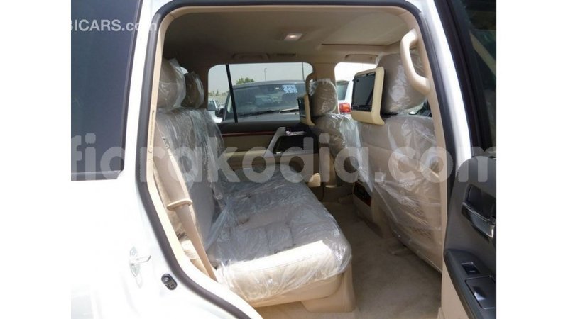 Big with watermark toyota land cruiser diana import dubai 5476