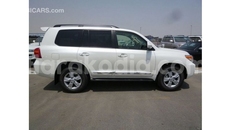 Big with watermark toyota land cruiser diana import dubai 5476