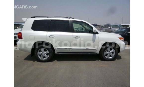 Acheter Import Voiture Toyota Land Cruiser Blanc à Import - Dubai, Diana Acheter Import Voiture Toyota Land Cruiser Blanc à Import - Dubai, Diana