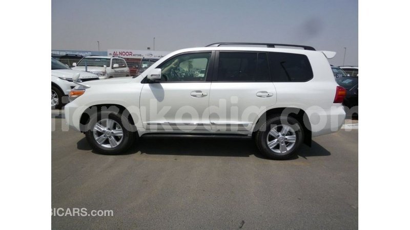 Big with watermark toyota land cruiser diana import dubai 5476