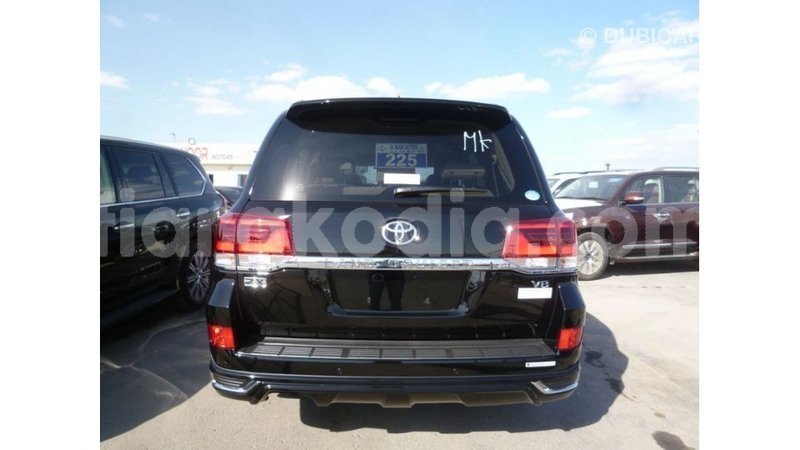 Big with watermark toyota land cruiser diana import dubai 5480