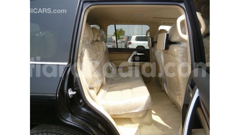 Big with watermark toyota land cruiser diana import dubai 5482