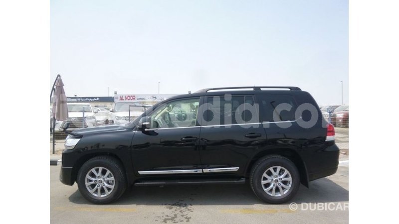 Big with watermark toyota land cruiser diana import dubai 5482