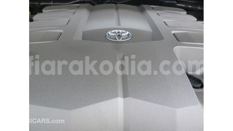 Big with watermark toyota land cruiser diana import dubai 5482