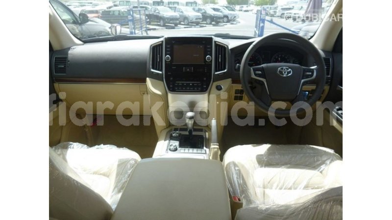 Big with watermark toyota land cruiser diana import dubai 5483