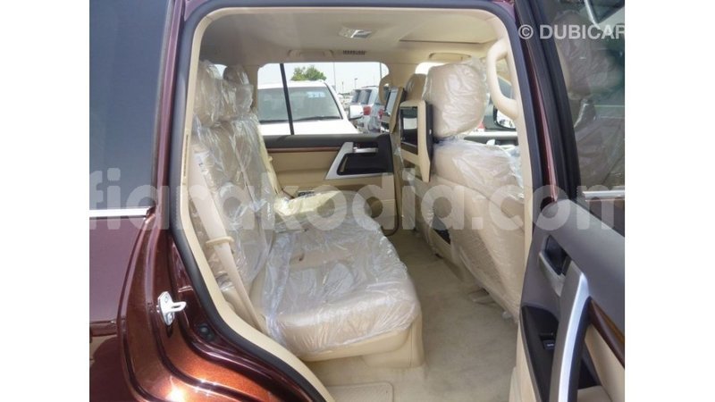 Big with watermark toyota land cruiser diana import dubai 5483