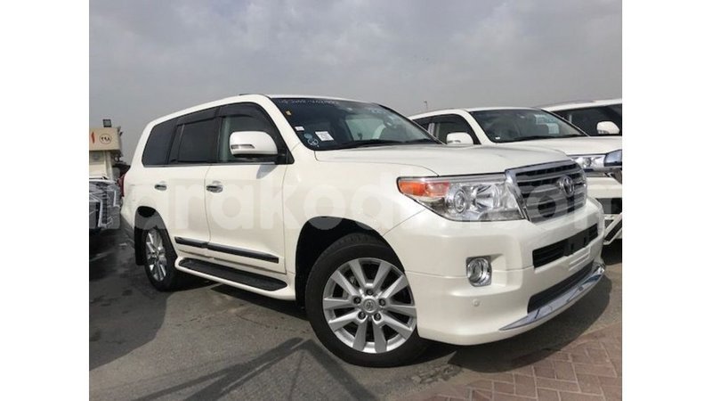 Big with watermark toyota land cruiser diana import dubai 5486